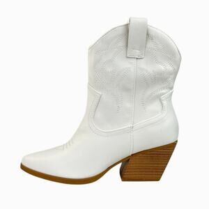 NEW Soda White Stitched Faux Leather Pointed Toe Western Cowboy Ankle Boots Sz 8